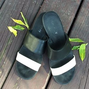 Aerosoles black and cream slides